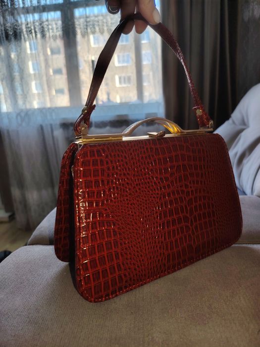 Продам сумку лакированная