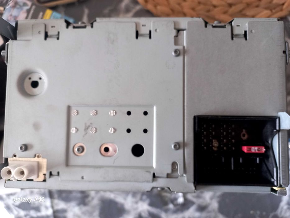 Продавам оригинално радио от WV Pasat B6