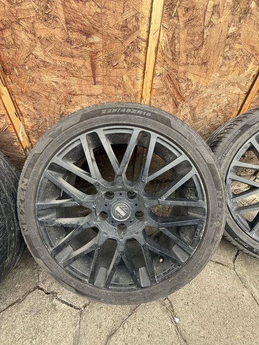 Гуми с джанти Momo 18’ 5х120 BMW F10 F30 F31 225/45/ZR18