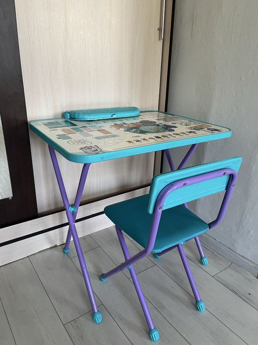 Детский стол со стулом