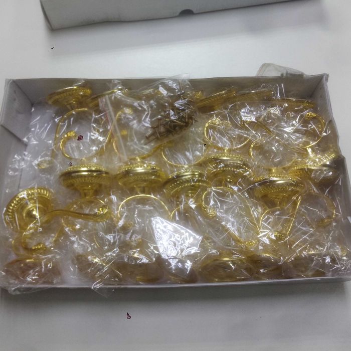 Крючки мебельные