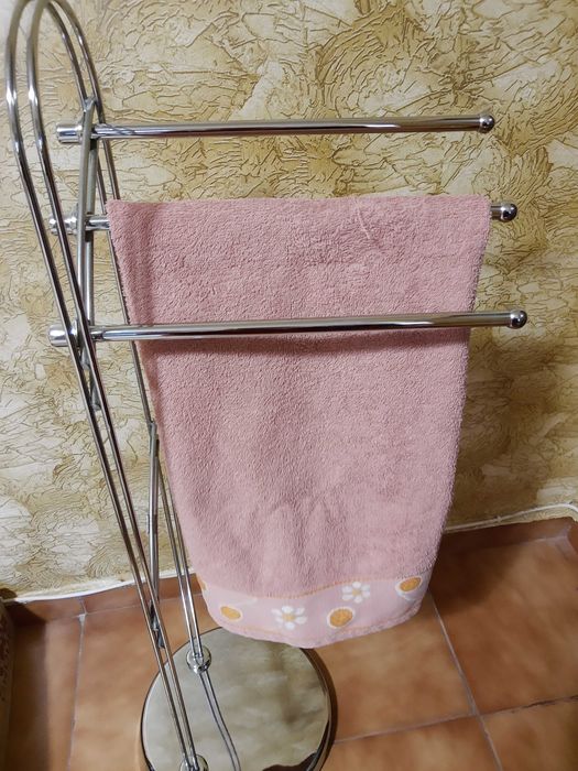 Поставка инокс,стояща за баня лукс за хавлии.