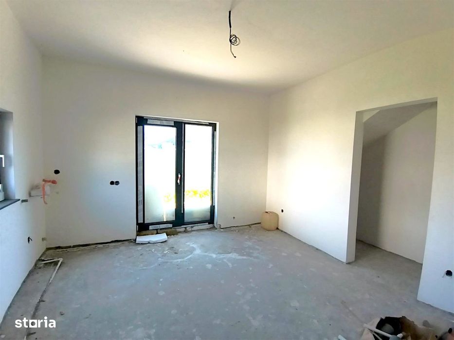 Vilă P+E+Pod | 200 MP Utili | Șcheia | Drum Privat