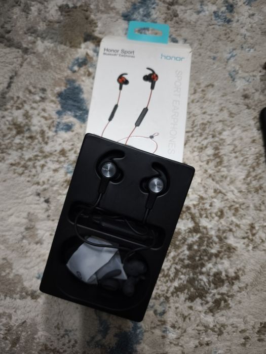 Продам наушники honor