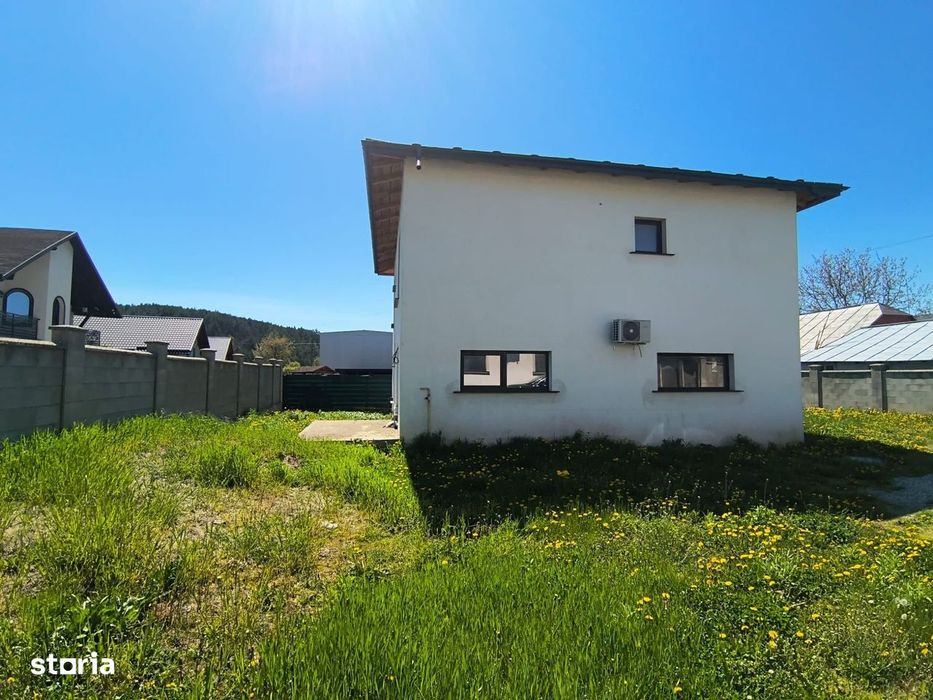 Vilă P+E+Pod | 200 MP Utili | Șcheia | Drum Privat