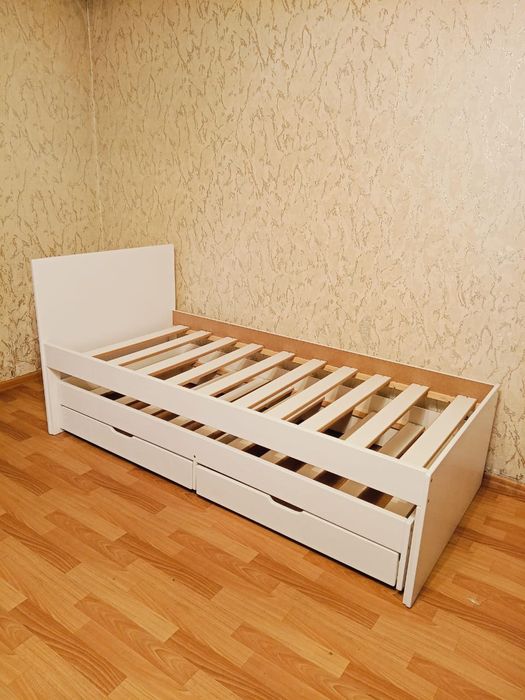 Продам Кровать Мадэк 90*200