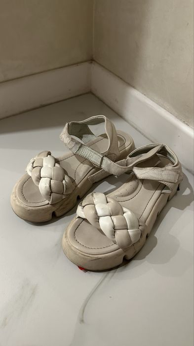 Отдам даром детскую обувь