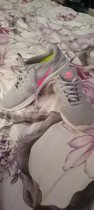 Adidasi in stare buna