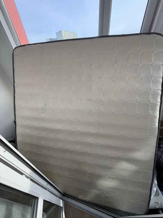 Продам бу матрас в хорошем состоянии