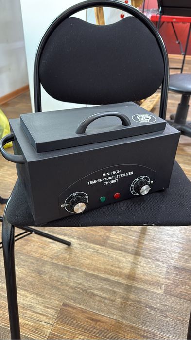 Продам : кушетку, два столика и сухожар