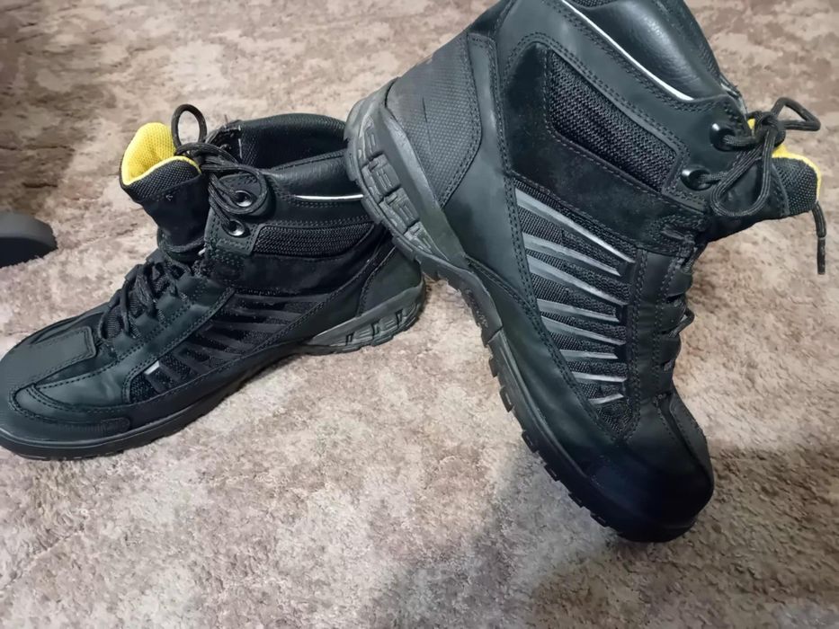 Caterpillar-работни боти с бомбе 46 номер