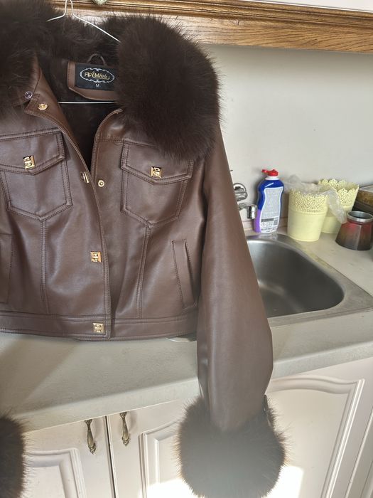 Прекрасно кафяво кожено яке с кожички, пухено отвътре