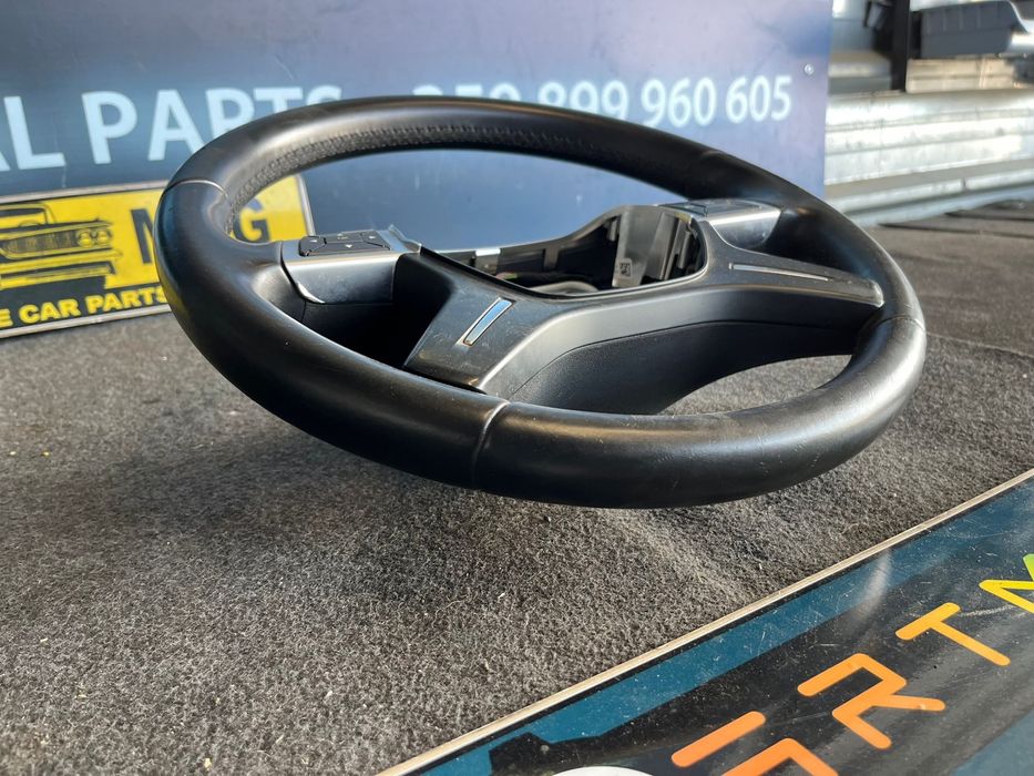 Волан Mercedes-Benz C-Class 204 ном 137