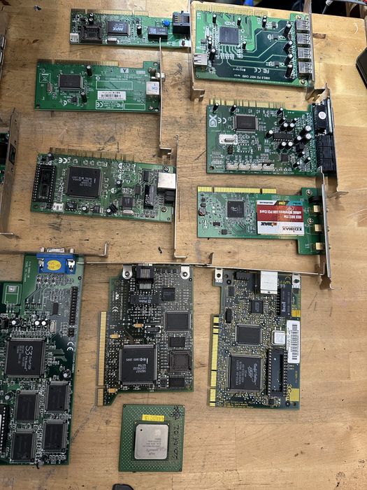 Vand mai multe componente pc vechi PRET PE TOT