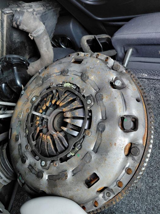 Демферен маховик за Vw Golf 1.9dizel 105ks 2006god