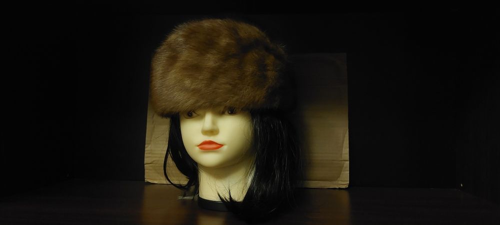 Caciula de dama  din blana de nurca, noua, cu eticheta, masura 56