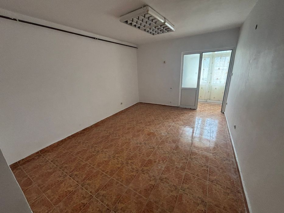 Vand doua garsoniere unite , spatii comerciale