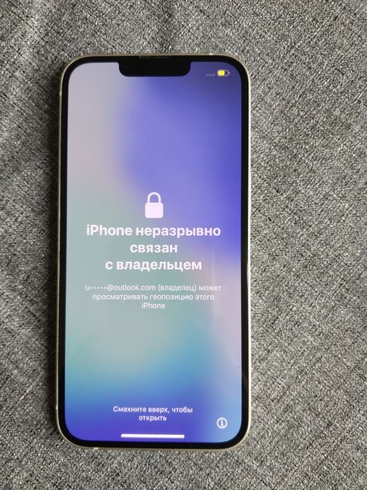 Продам iPhone 13 белый
