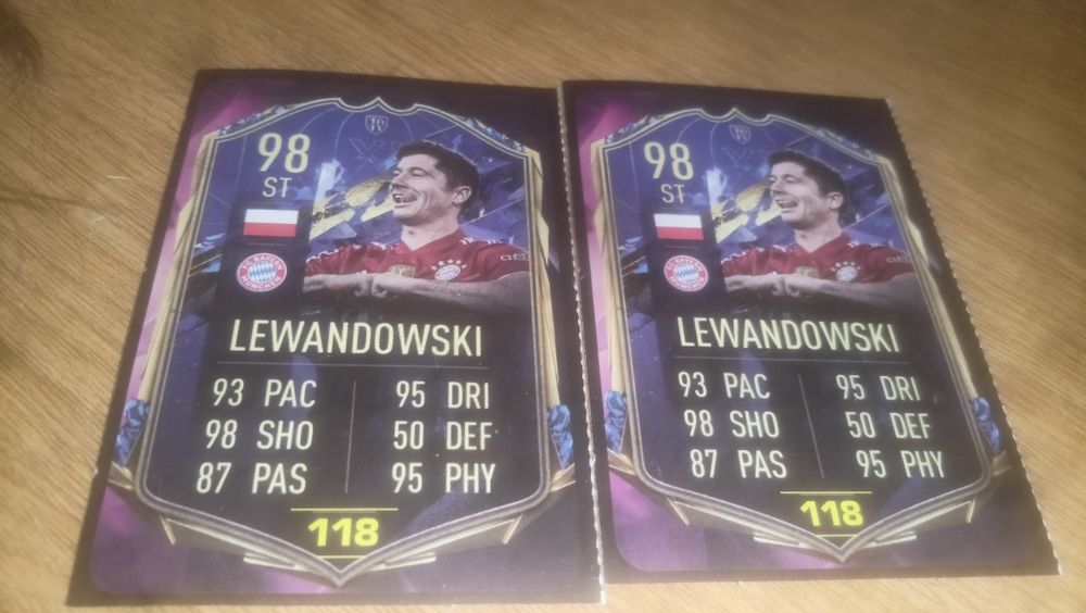 Карти на футболисти