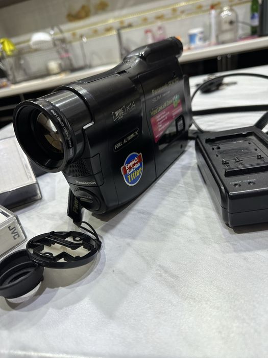 Panasonic RX10 slim palmcorder