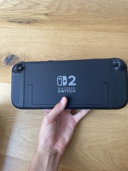 Nintendo swich 2 folosit 1 data vine cu totul