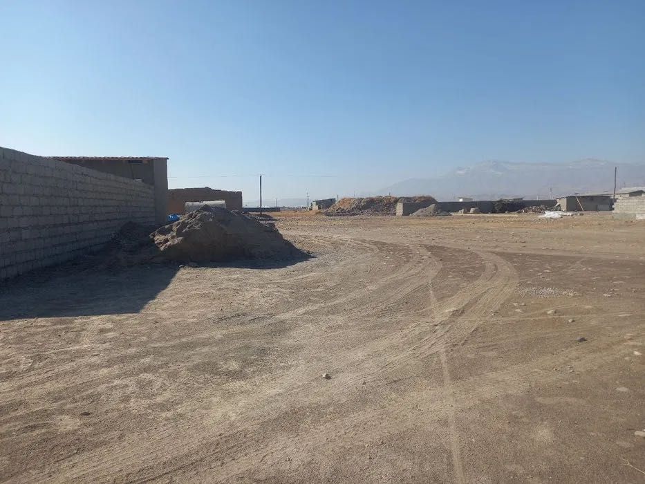 Yer maydoni 15 sotix, 80 m² vaqtinchalik bino bilan