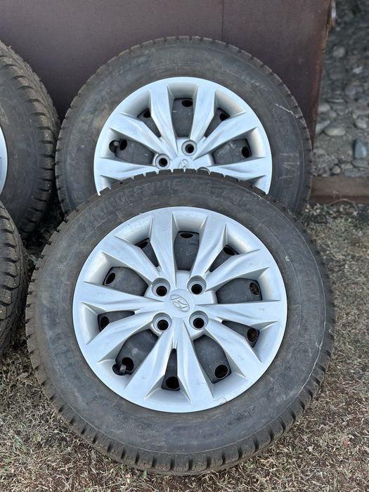 185/65/15 комплект зимних шин Bridgestone