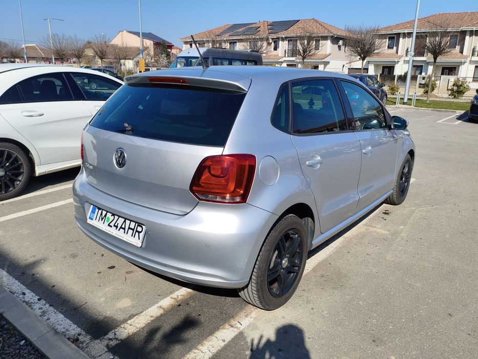 VOLKSWAGEN Polo