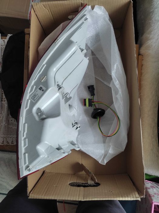 Оригинален Заден десен фар за Шкода Супърб