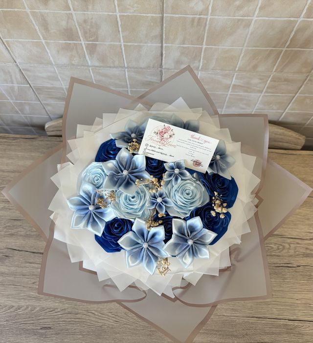 Buchet de trandafiri din satin