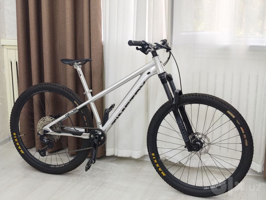 Кастом велосипед на раме Timetry, с компонентами Deore и RockShox