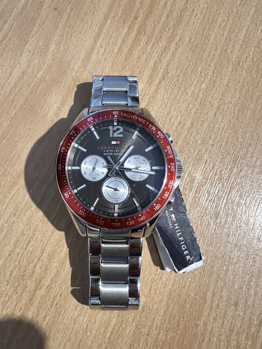 Часовник Tommy Hilfiger нов