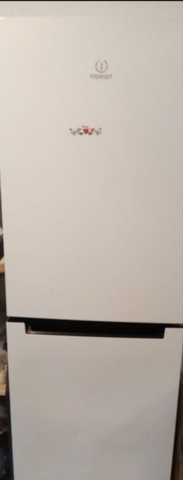 Indesit холодильник  NO FROST