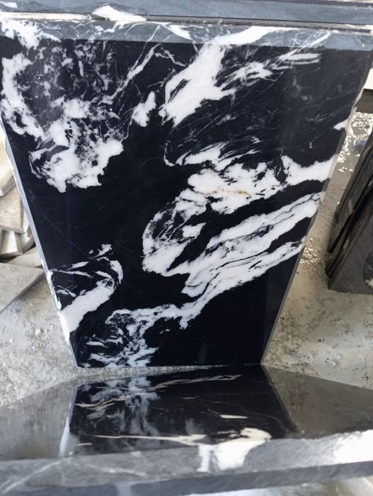 Barcha turdagi marmar toshlar bor