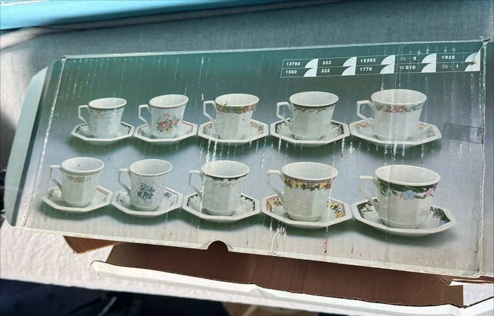 Продам сервиз комплект