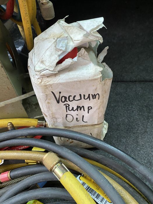 Вакуумпомпа за пълнене на климатици