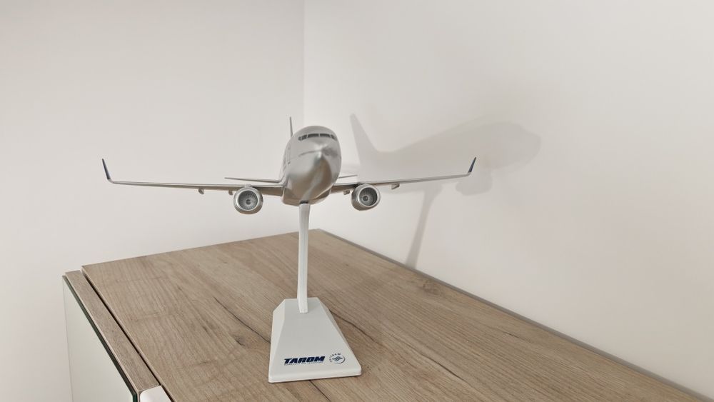 Macheta Boieng 737-700 Tarom Skyteam 1:100