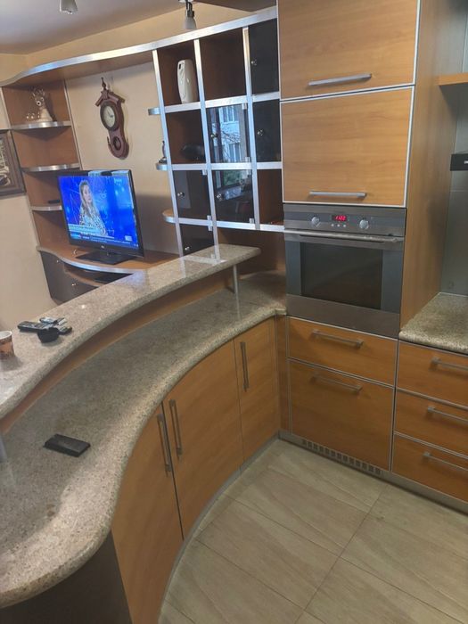 Нова цена 4500 лв. !!! Кухня с включени ел. уреди + тв секция