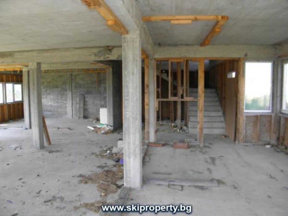 Имот с гледки към планината в Гуцал!