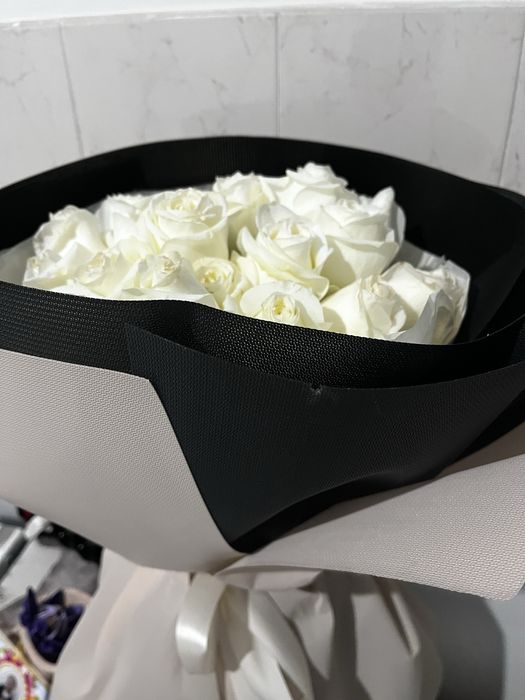 Продам букет белых роз 25шт
