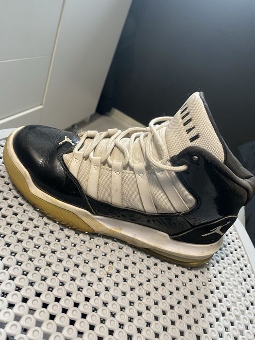 Nike Jordan Max Aura