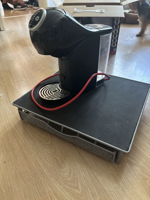 Кафе машина Крупс Dolce gusto Krups + Поставка за капсули
