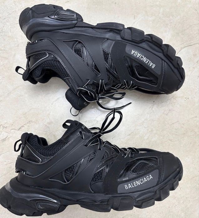 Balenciaga track 44