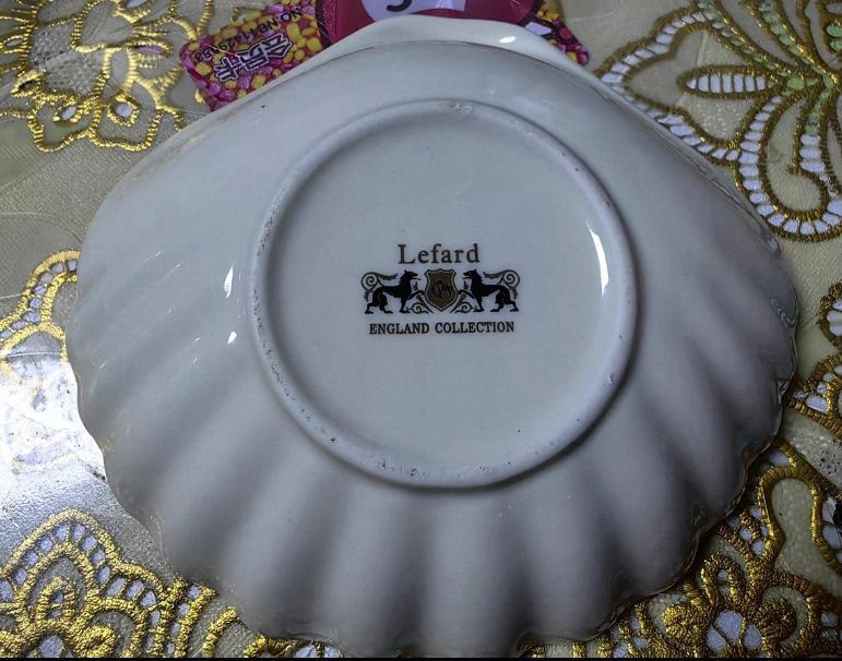 Изысканнык бокалы-креманки с роскошным дизайном ""ландышами""..
Выдувн