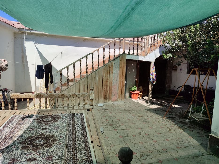 Pradoyotsa dom v starom gorode v tsentre goroda