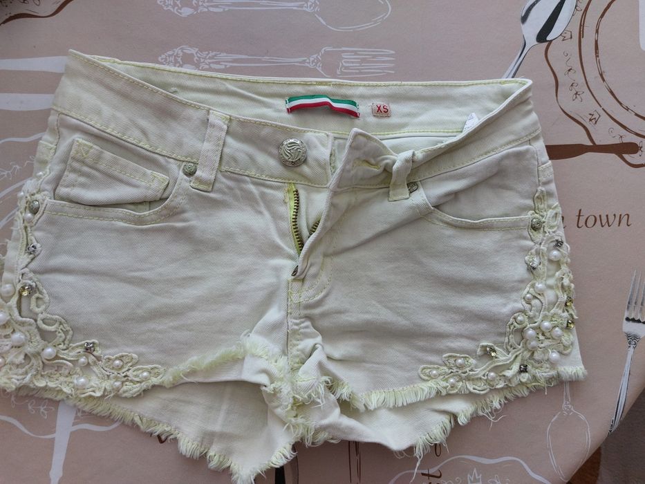 Дамски къси панталони