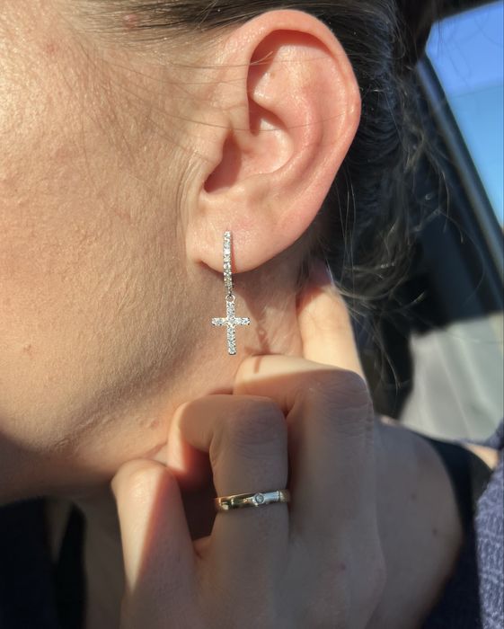Cercei cruce cu moissanite