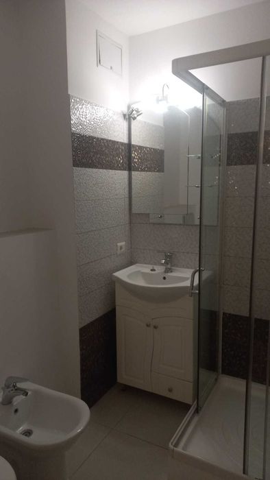 Inchiriez apartament cu 3 camere zona piata sudului