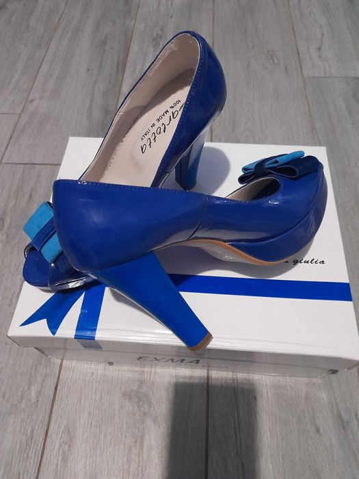 Pantofi cu toc inalt