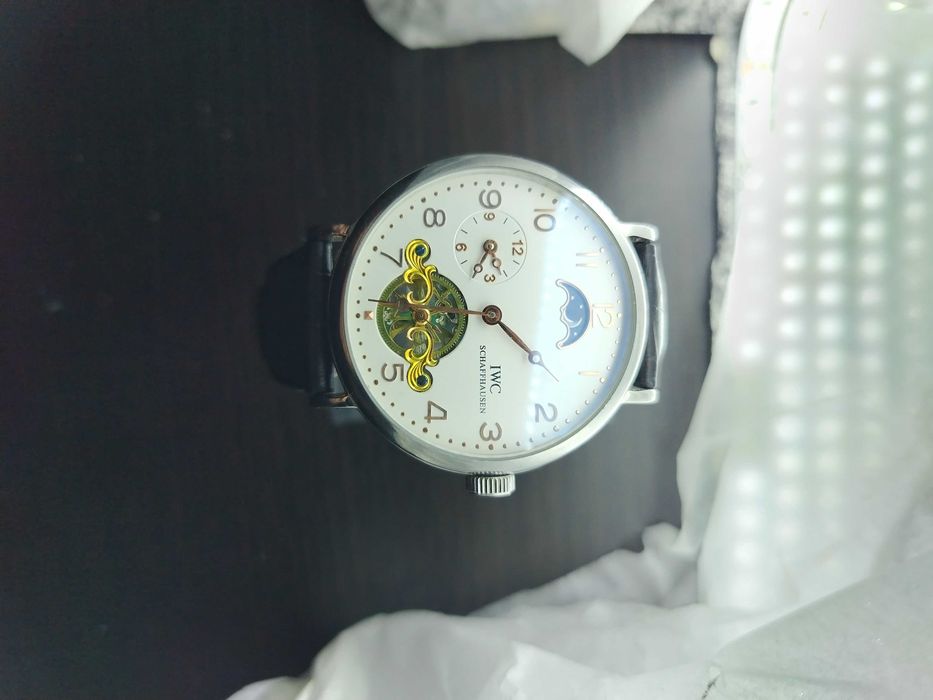 Продавам Часовник IWC